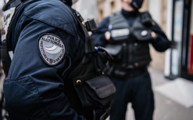 Un bărbat a fost împușcat mortal de poliţie la Paris, după ce ar fi ameninţat forţele de ordine cu o armă falsă