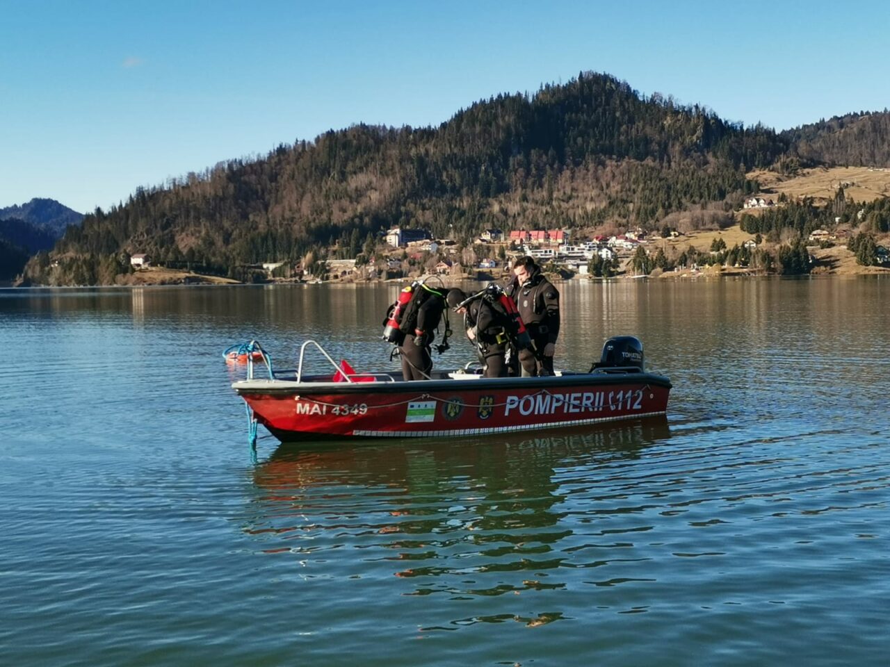 Scafandrii au găsit cadavrul tânărului dispărut în lacul Colibița. Pompierii din patru județe l-au căutat, de sâmbătă