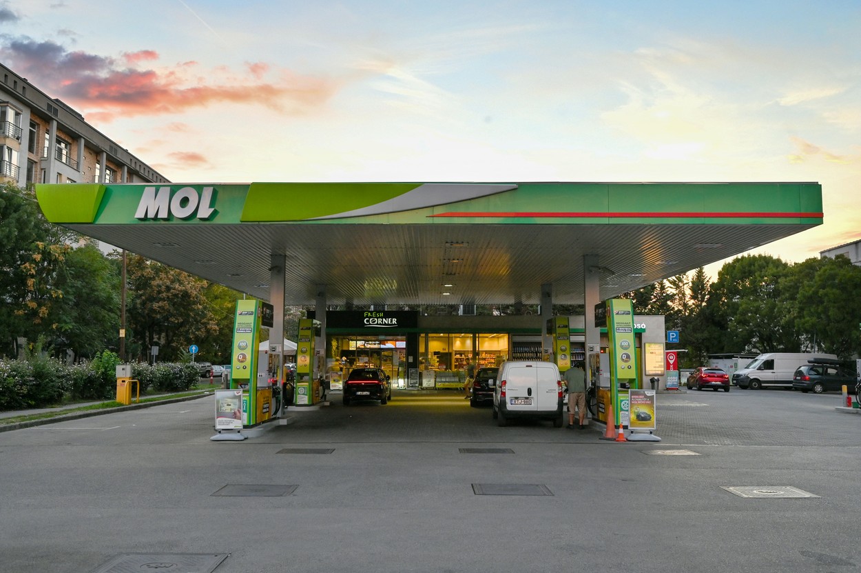 Tot mai mulți maghiari merg în țările vecine pentru a-și alimenta autoturismele. În Ungaria, carburanții au devenit cei mai scumpi din regiune