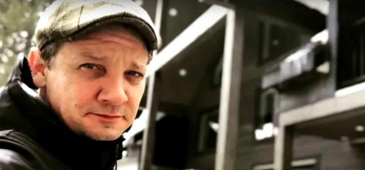 Jeremy Renner, prima fotografie de pe patul de spital, după ce a fost călcat de plugul de zăpadă: „Sunt prea afectat acum ca să scriu”
