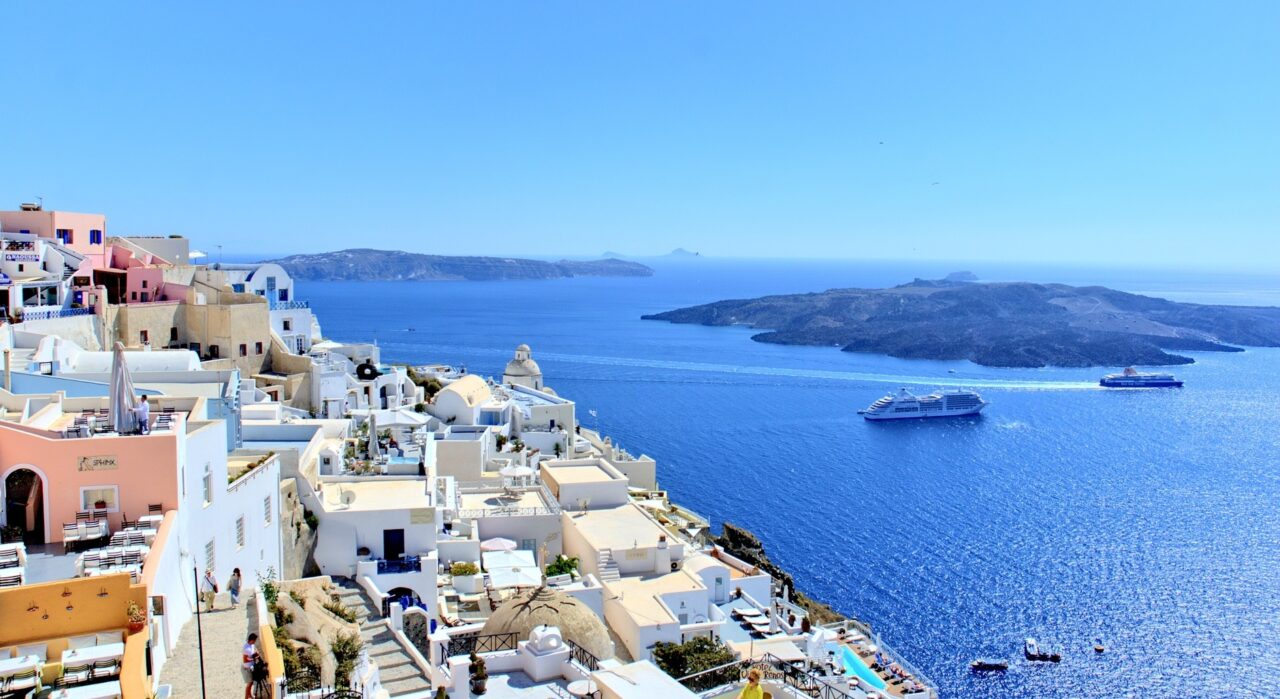Vacanțele ieftine din Grecia, un vis! Cât vor plăti românii pentru un CONCEDIU pe insulele elene, în 2023: „Prețurile au crescut destul de mult”