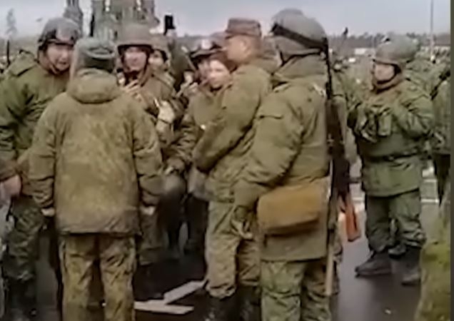 VIDEO | Ce a pățit un soldat rus care și-a lovit și amenințat comandantul: „Te nenorocesc chiar acum, îți zbor capul!”
