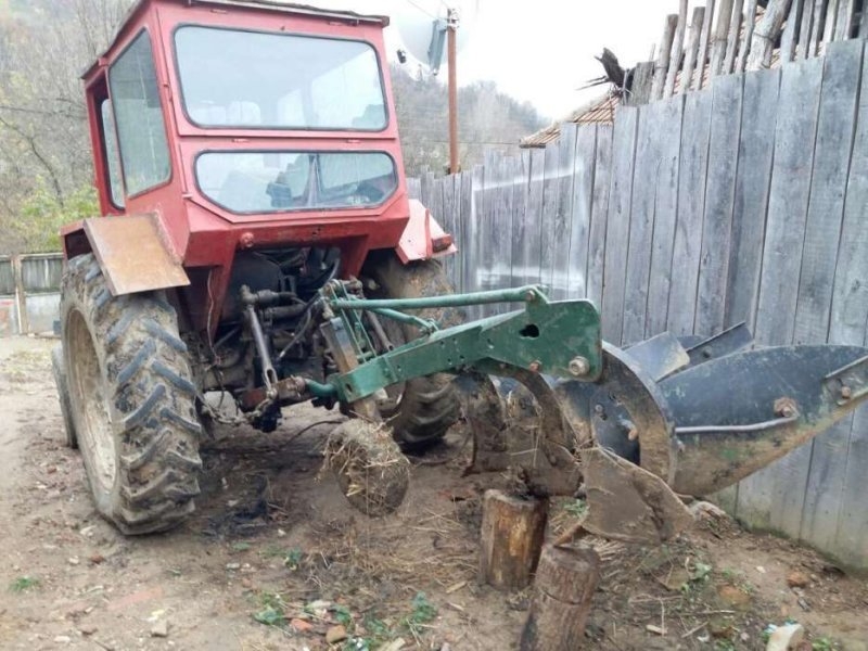 Petrecere cu peripeții pentru doi bărbați din Iași. S-au îmbătat la Bosia și au ajuns la mall cu tractorul