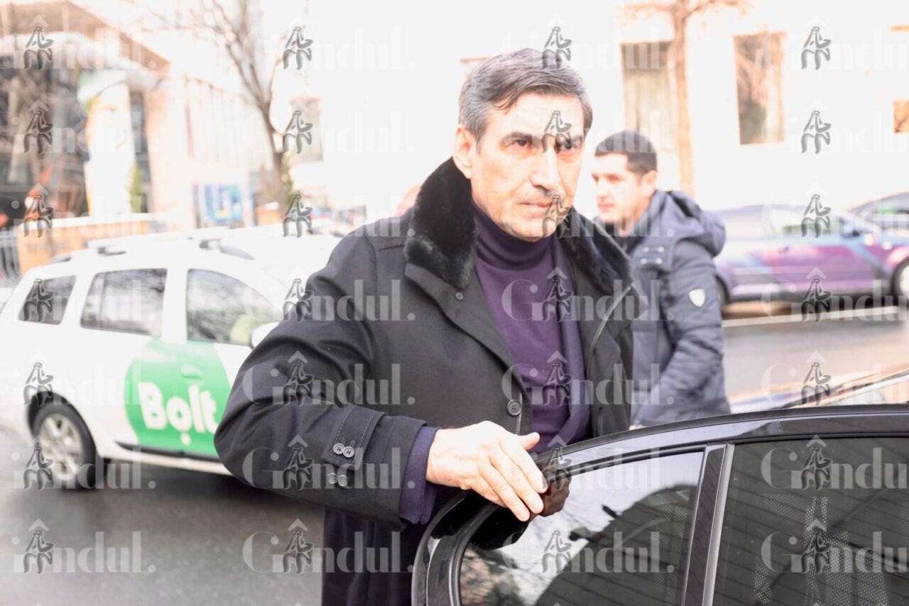 FOTO-VIDEO | Victor Pițurcă a revenit la DNA pentru a fi audiat în dosarul măștilor neconforme: „Nu pot vorbi acum”