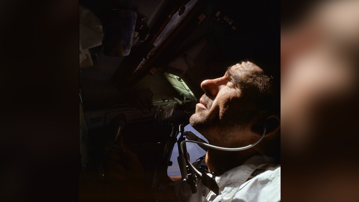 A murit Walter Cunningham, ultimul astronaut supraviețuitor al misiunii Apollo 7. „Lumea a pierdut un alt erou adevărat”