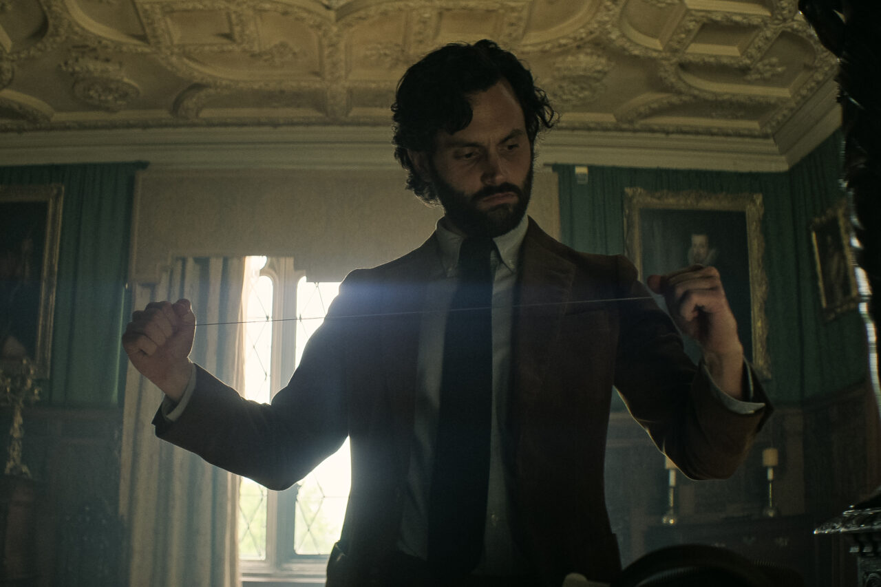 A fost lansat trailerul sezonului 4 al serialului „You” în care Joe Goldberg se transformă din prădător în pradă | Video