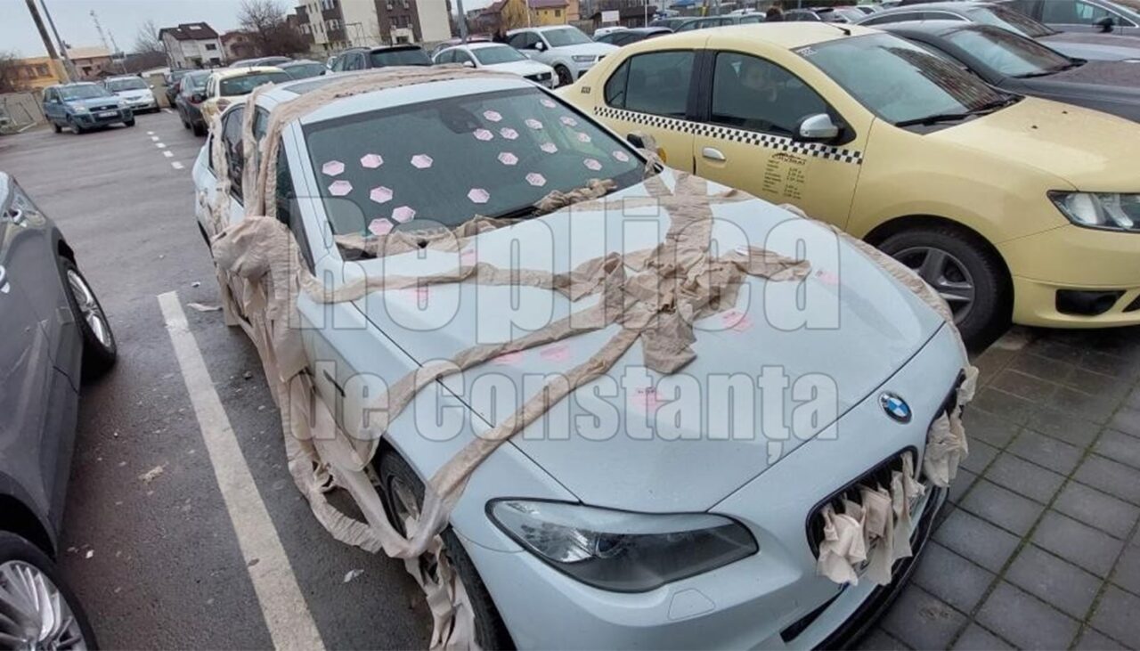 Cum s-a răzbunat o constănțeancă pe fostul ei iubit. Ce mesaje i-a lăsat pe BMW, după ce a părăsit-o