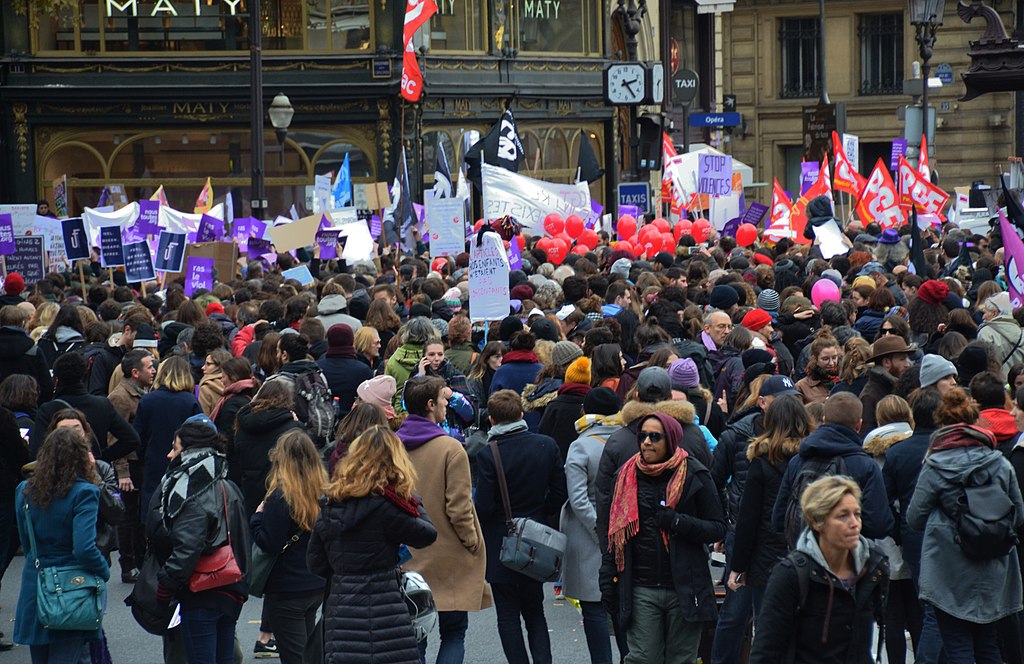 PROTEST de amploare la Paris: sute de mii de francezi, „atac” la reforma pensiilor! / Confruntări violente și în alte orașe din Hexagon – VIDEO