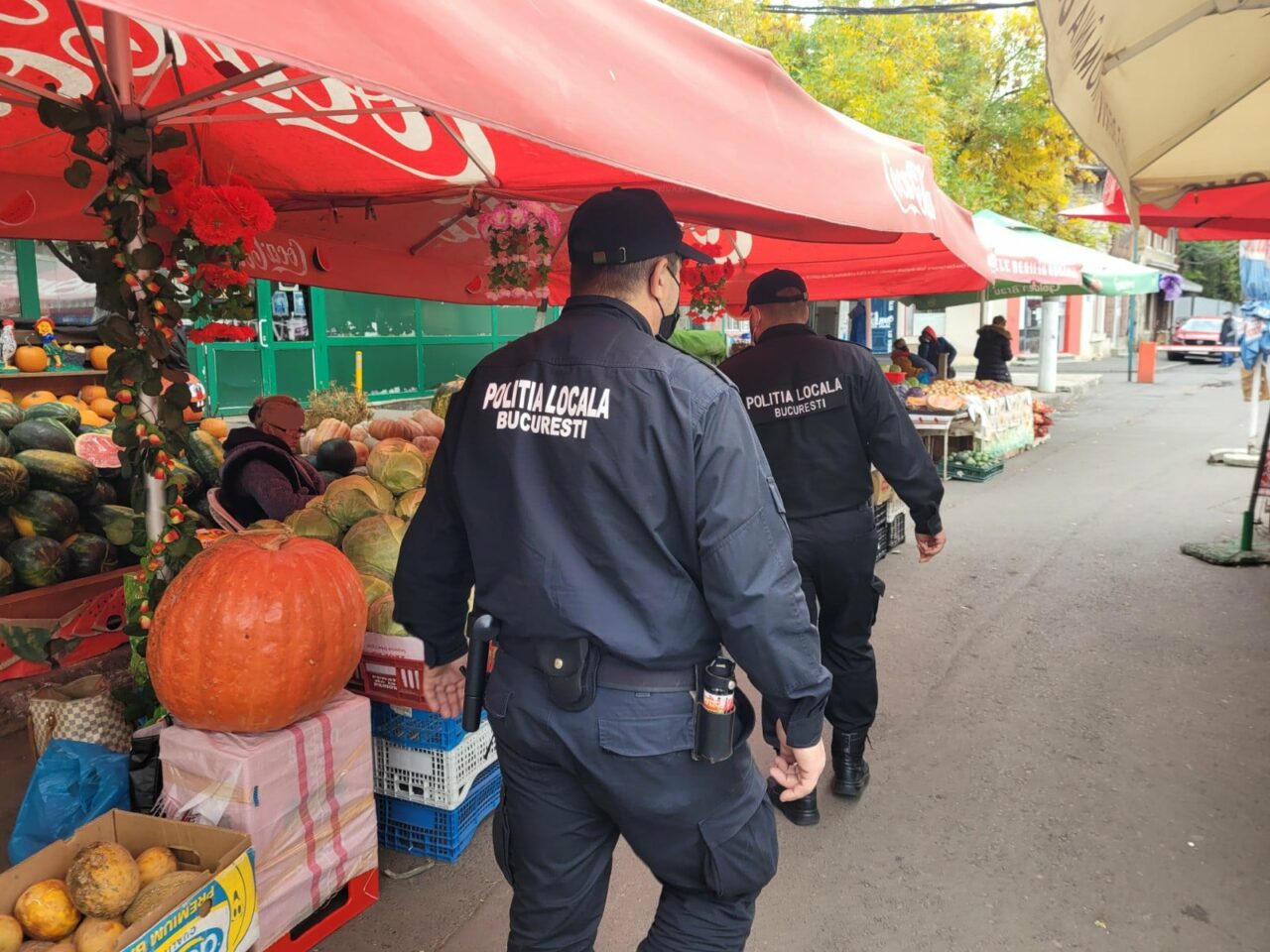 Primăria Capitalei le-a pus gând rău vânzătorilor ambulanți. Vrea să le confiște marfa și să le dea amenzi colosale