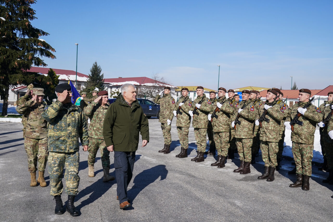 Ministrul Apărării a vizitat baza EUFOR ALTHEA din Bosnia şi Herţegovina. Ce promisiune a făcut Angel Tîlvăr