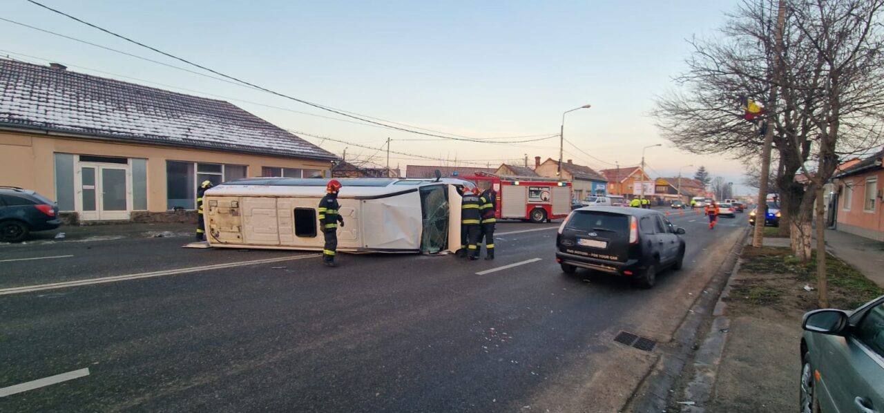 ACCIDENT rutier grav în Oradea! 19 persoane au fost implicate
