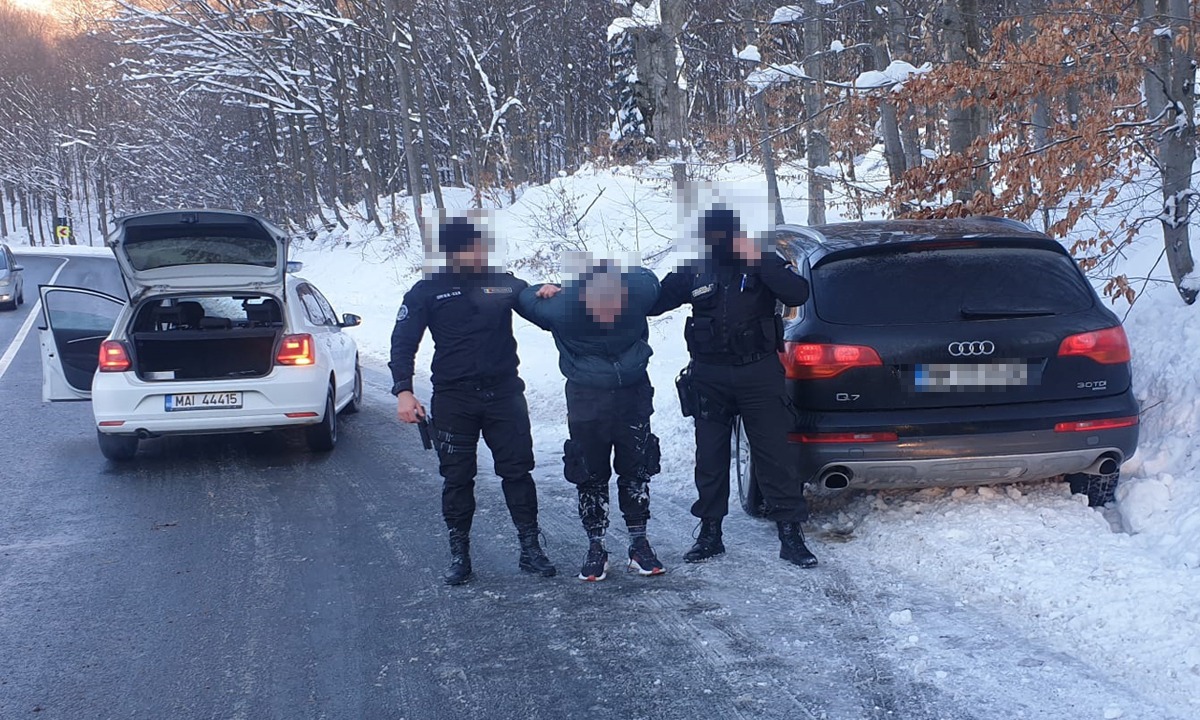 Şofer UCRAINEAN implicat în contrabanda cu ţigări, oprit cu focuri de armă