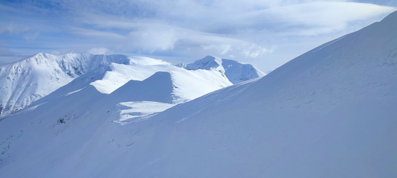 RISC uriaș de avalanşă în munţii Făgăraş. Avertismentul Salvamont România