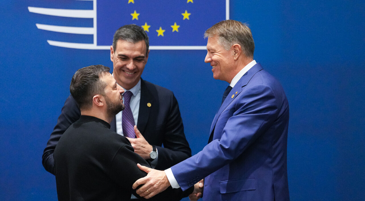 Klaus Iohannis, după întâlnirea cu Zelenski la BRUXELLES: „România a sprijinit puternic Ucraina începând din prima zi a războiului declanșat de Rusia și va continua să ajute atât timp cât va fi nevoie”