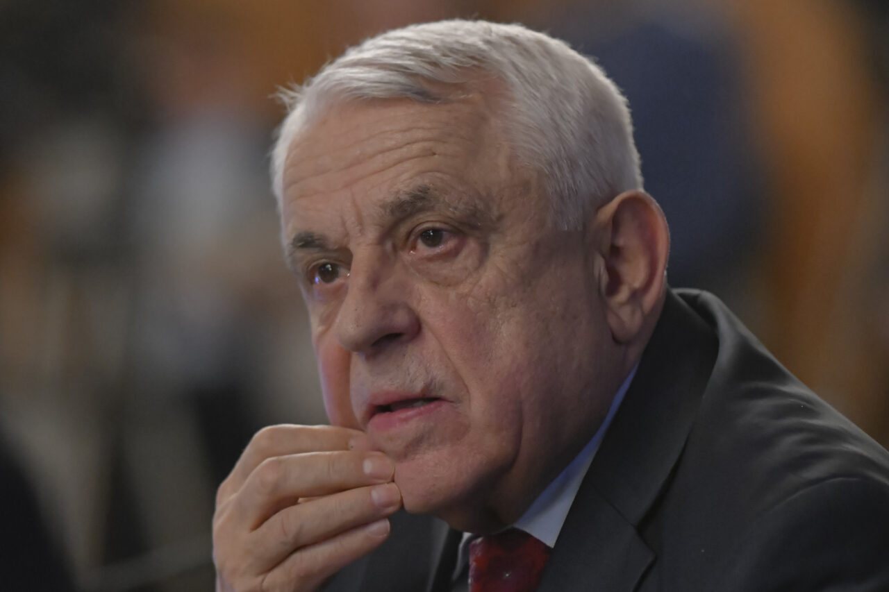 Petre DAEA, nemulțumit din nou de alimentele care conțin insecte. „Nu e cazul să salivăm la orice propunere pe care o fac unii sau alţii/ Nu ne plac nici greierii, nu ne plac nici lăcustele”