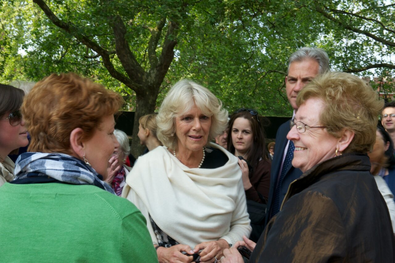 Regina Camilla a Marii Britanii, imortalizată sub forma unei păpuşi Barbie. GLUMA făcută de soția Regelui Charles