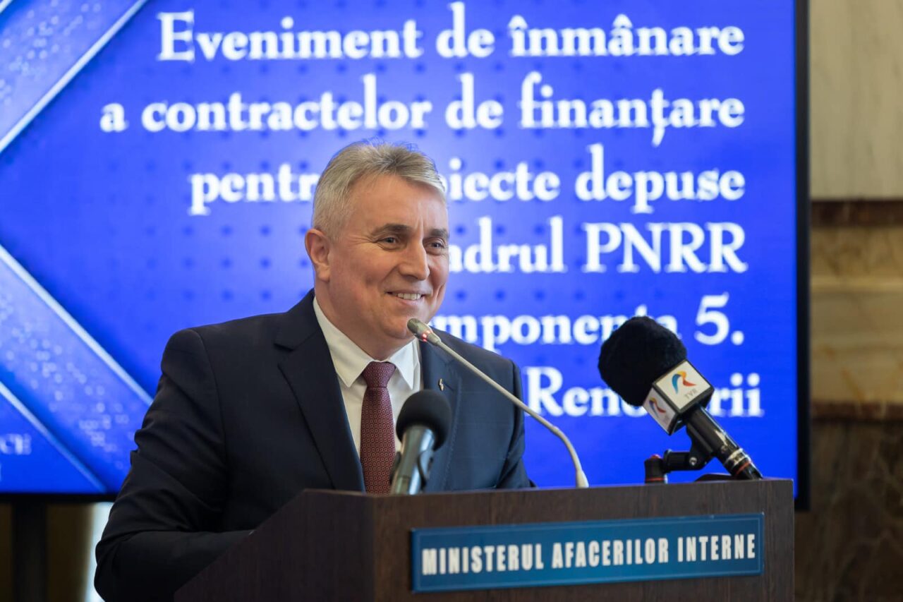 Mai multe clădiri ale MAI vor fi renovate cu bani din PNRR. Ministrul de Interne, Lucian Bode, a înmânat 25 de contracte