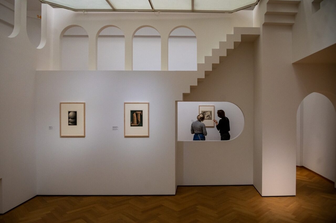 O expoziție la Haga permite vizitatorului să experimenteze universul straniu al artistului olandez M.C. Escher