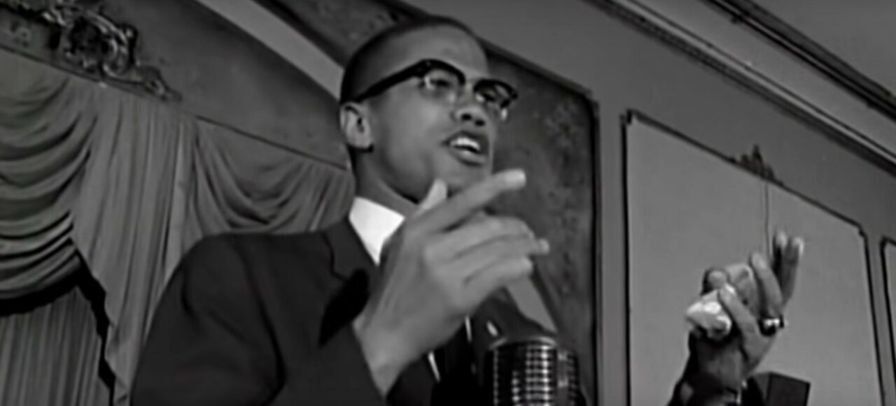 Fiica lui Malcolm X dă în judecată FBI, CIA și NYPD. Ilyasah Shabazz acuză agențiile de asasinarea tatălui ei