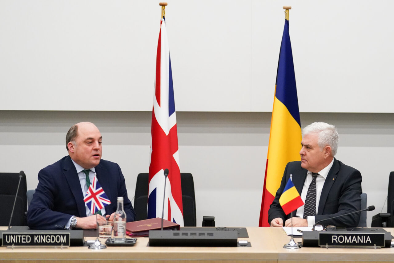 Angel Tîlvăr, discuții cu omologii din Spania și Marea Britanie la BRUXELLES în cadrul Reuniunii miniștrilor apărării din țările membre ale NATO
