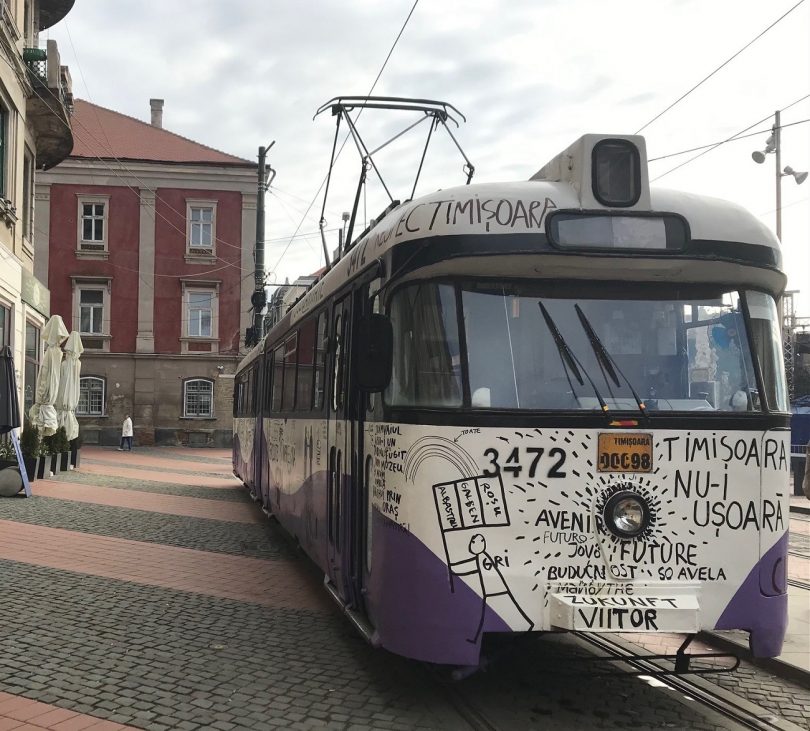 Tramvaiul lui Perjovschi, expoziție pe roți pentru cei care nu merg la muzee