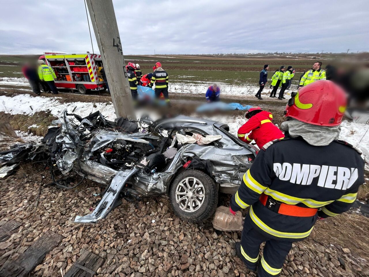 FOTO-VIDEO | Anastasia, fetița de 3 ani rănită grav în accidentul de tren din Suceava, a MURIT la spital / O fată de 11 ani și un tânăr de 23 de ani vor fi salvați, după ce tatăl micuței a decis să-i doneze organele