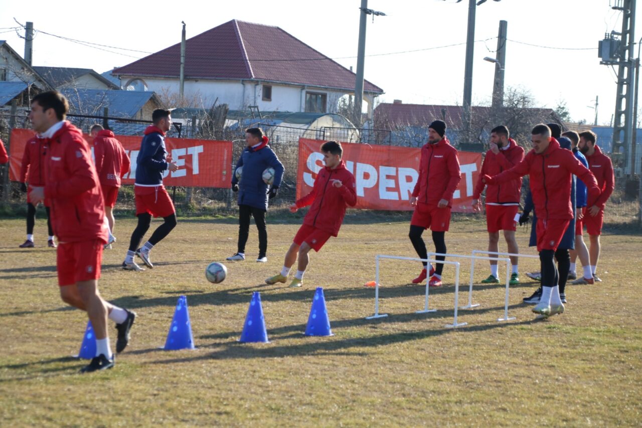 Dinamoviștii se bat între ei pentru Superliga! MECI de șase puncte