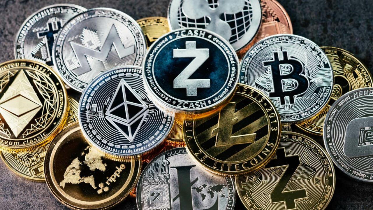 Efectul crizei bursiere estimate. CRIPTOMONEDELE, cea mai „volatilă” investiție, în picaj