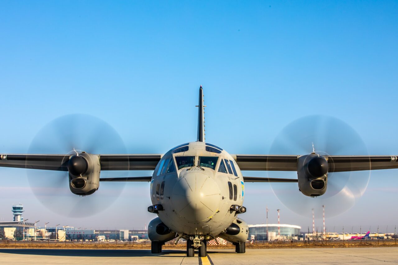 FOTO: MApN anunţă o nouă misiune umanitară: Trei aeronave ale Forţelor Aeriene Române pleacă miercuri în sprijinul populaţiei afectate de cutremurele din Turcia şi Siria