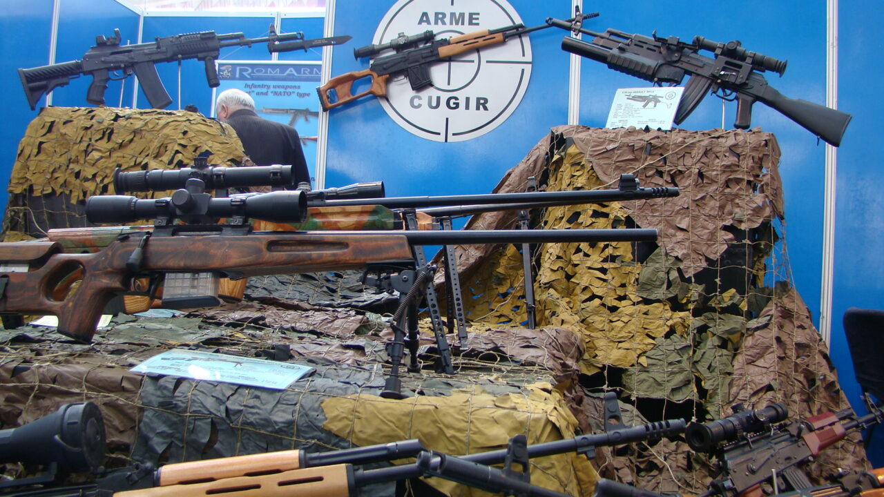 România intră pe PIAȚA DE ARMAMENT. Anunțul ministrului Economiei: „România investește în fabricile de producție a muniției de război”