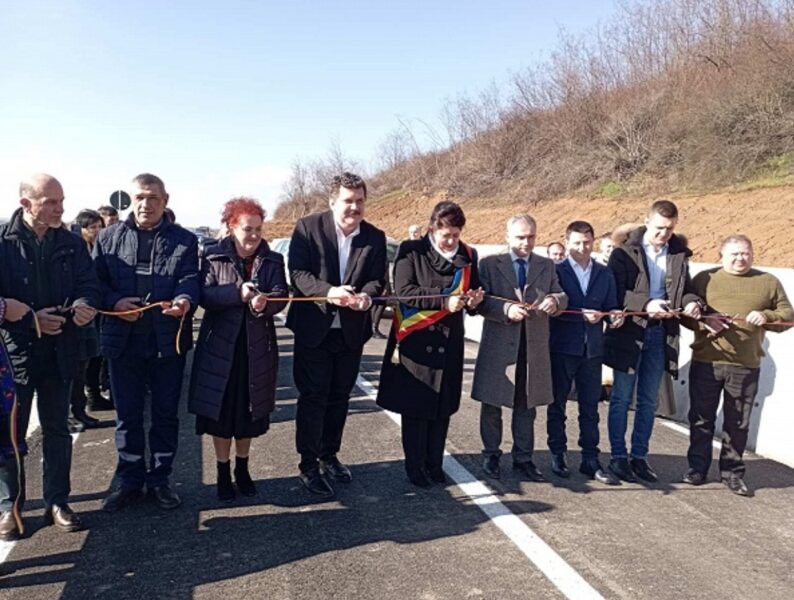 SATU MARE: Inaugurare cu fast a unui drum care… nu duce nicăieri. Șoseaua ajunge la un punct de trecere a frontierei nefuncțional