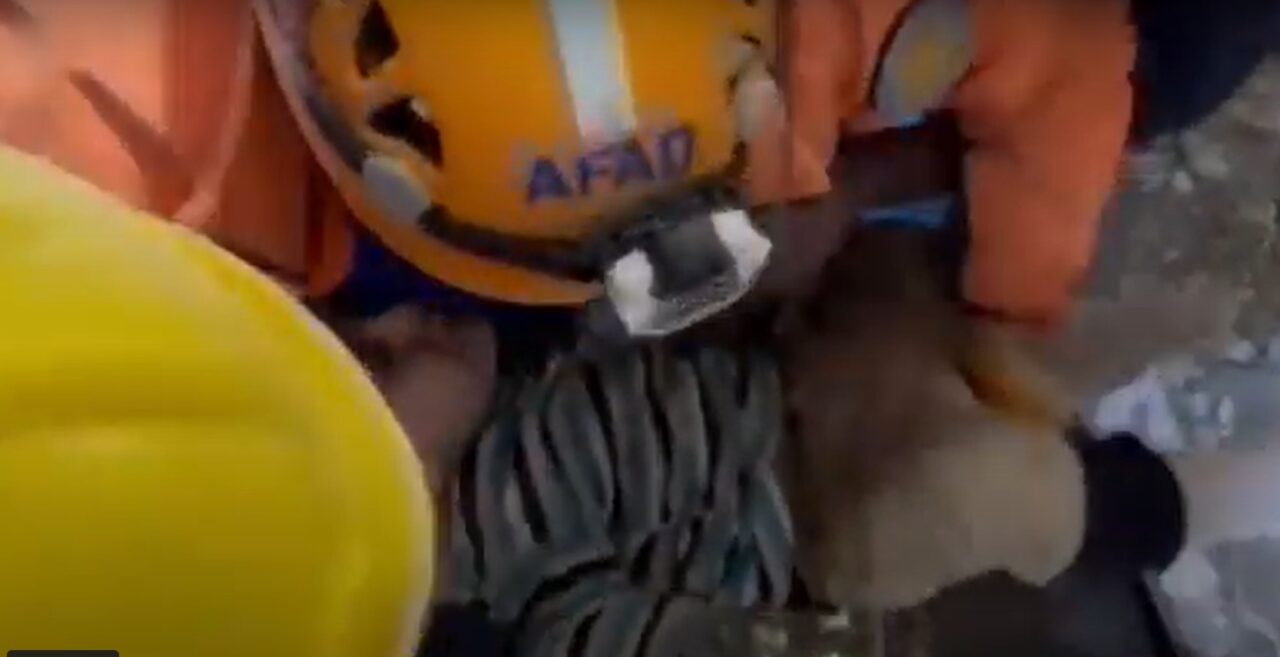 VIDEO. Băiețel de doi ani, salvat de sub ruine la 80 de ore după cutremurul DEVASTATOR din Turcia 