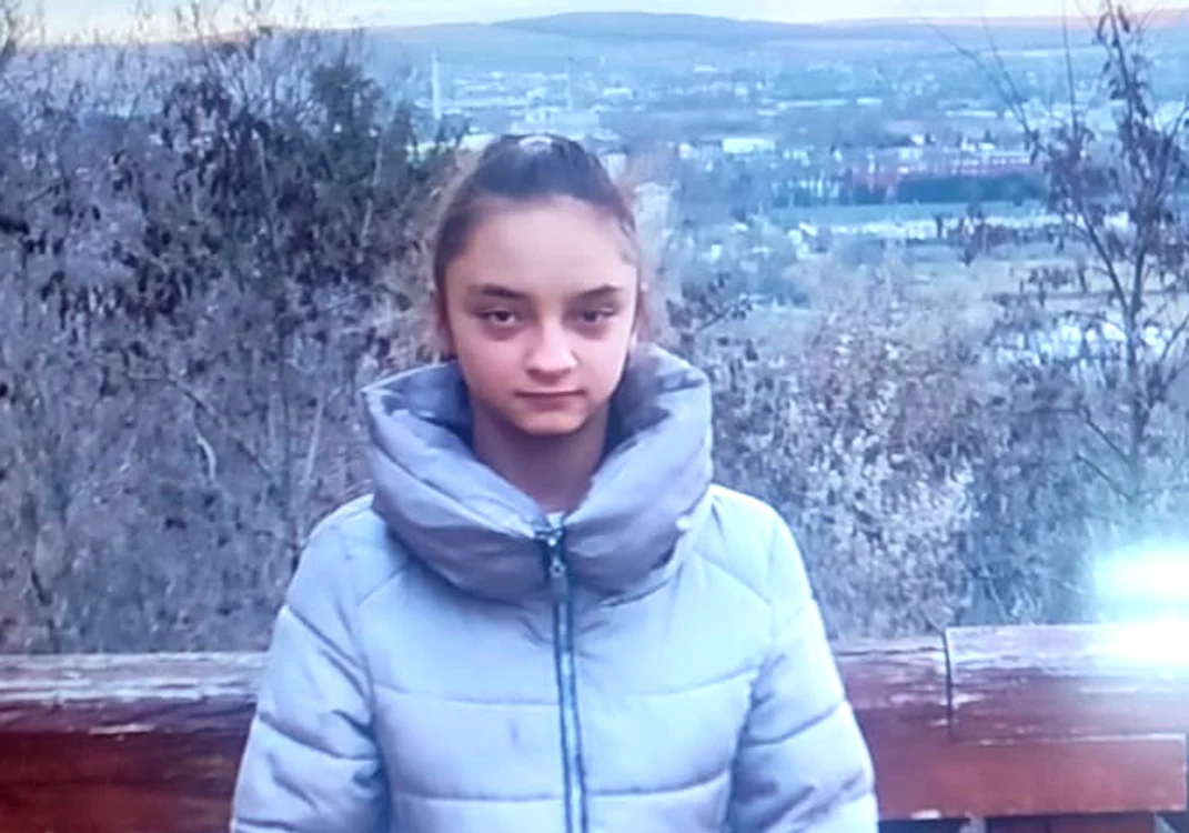 O copilă de 13 ani din Botoșani a fost dată DISPĂRUTĂ. Poliția cere ajutorul populației
