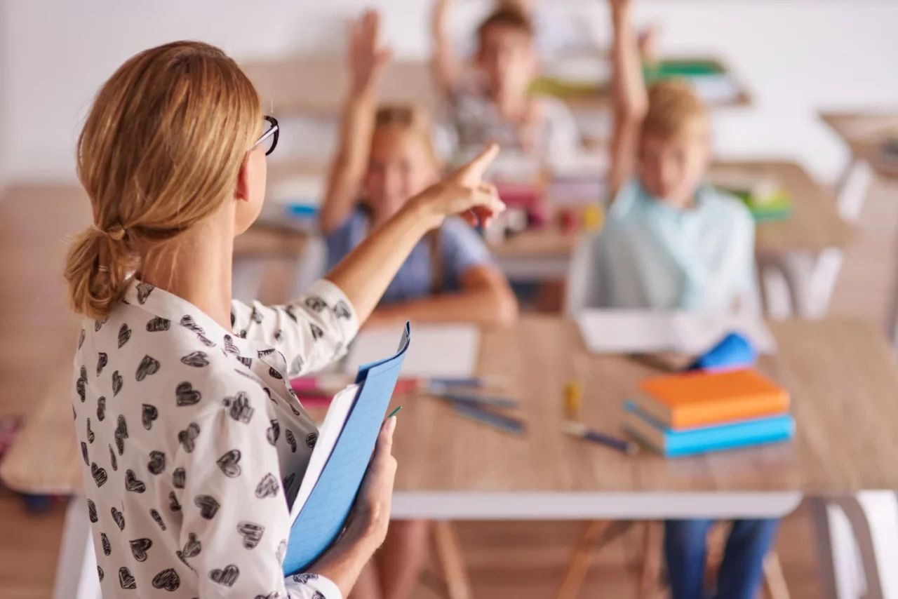 Sancțiuni mai aspre pentru PROFESORII agresivi și cei care oferă meditații elevilor de clasă! Despre ce e vorba