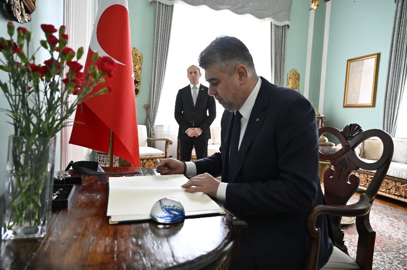 Marcel Ciolacu a semnat în Cartea de CONDOLEANȚE deschisă la Ambasada Turciei: ”Am transmis condoleanţe pentru familiile îndoliate şi adânca noastră compasiune pentru toate persoanele afectate de acest dezastru”