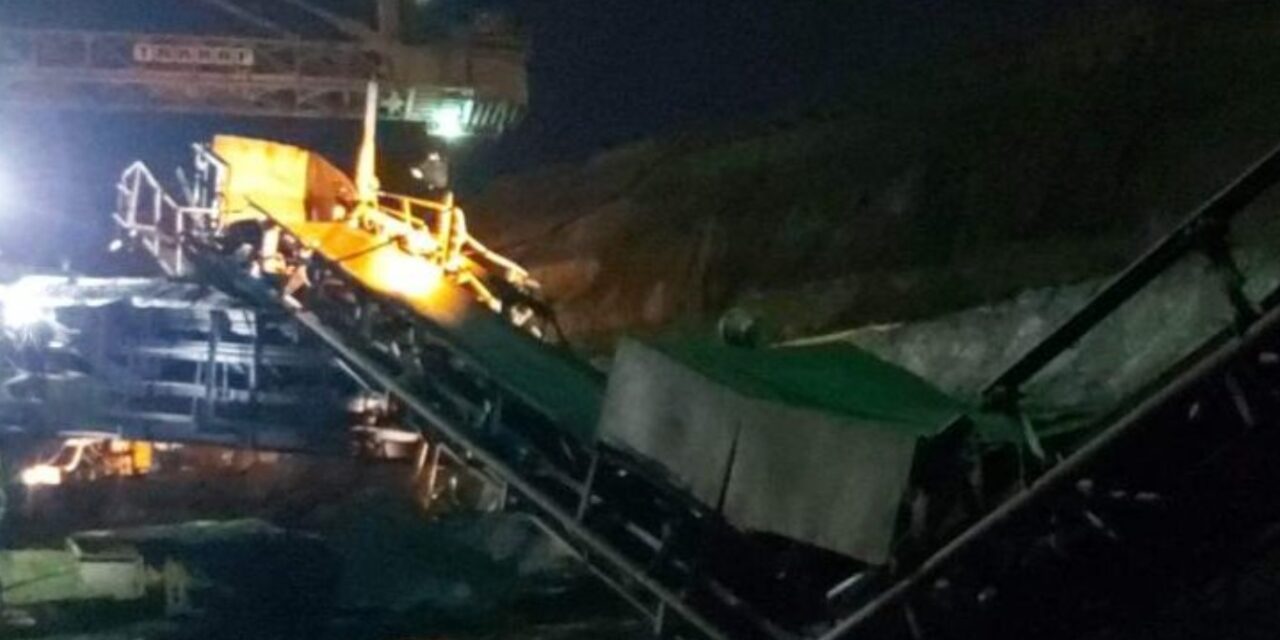 Minerii de la Complexul Energetic Oltenia, la un pas de o nouă TRAGEDIE. Două benzi de transport s-au prăbușit