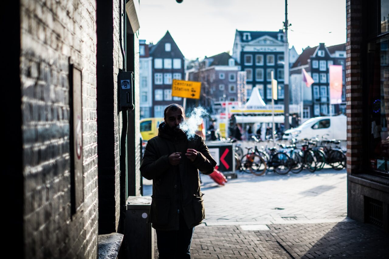 Adio ”relaxare” în Amsterdam. Fumatul ţigărilor cu marijuana în locuri publice, INTERZIS