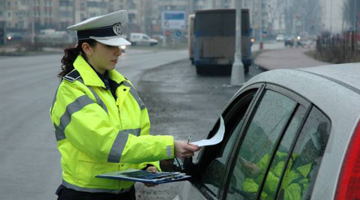 Puțini șoferi știu asta! Ce trebuie să faci înainte de a pleca la drum cu mașina pentru a NU lua o amendă uriașă