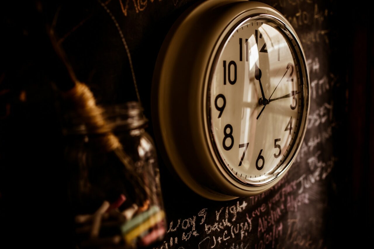Mai trece România la ora de vară pe 26 martie 2023? Lista țărilor care nu vor mai da ora ceasurile înainte