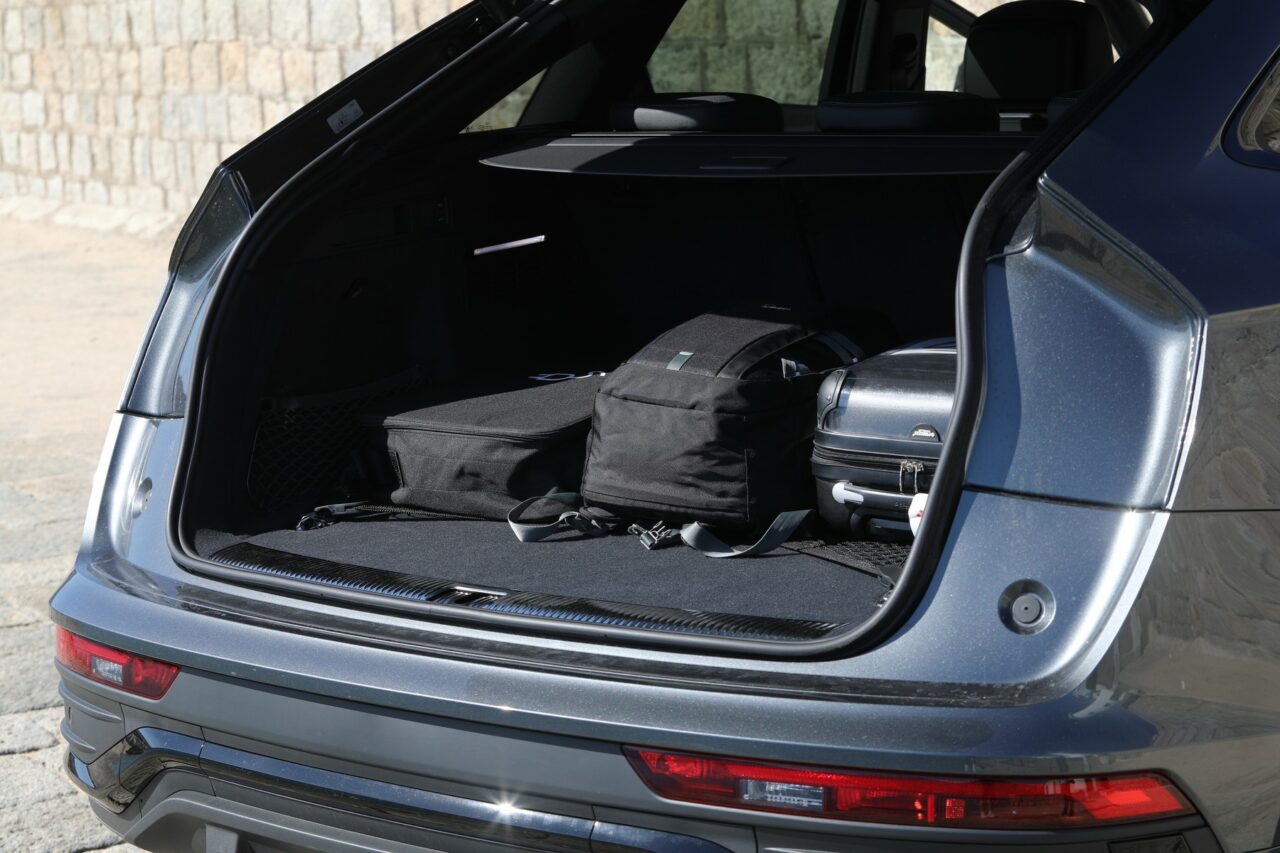Un român cu Audi Q5, ARESTAT în Germania. Ce s-a întâmplat după ce i-a invitat pe polițiști să îi percheziționeze SUV-ul „cât mai temeinic posibil”