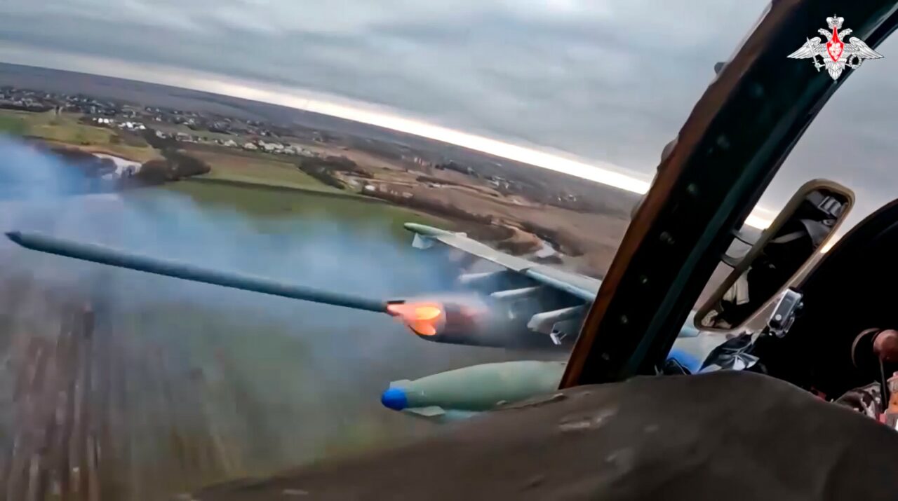 Un avion militar rus s-a PRĂBUȘIT în regiunea Belgorod, în apropiere de granița cu Ucraina. Pilotul a murit