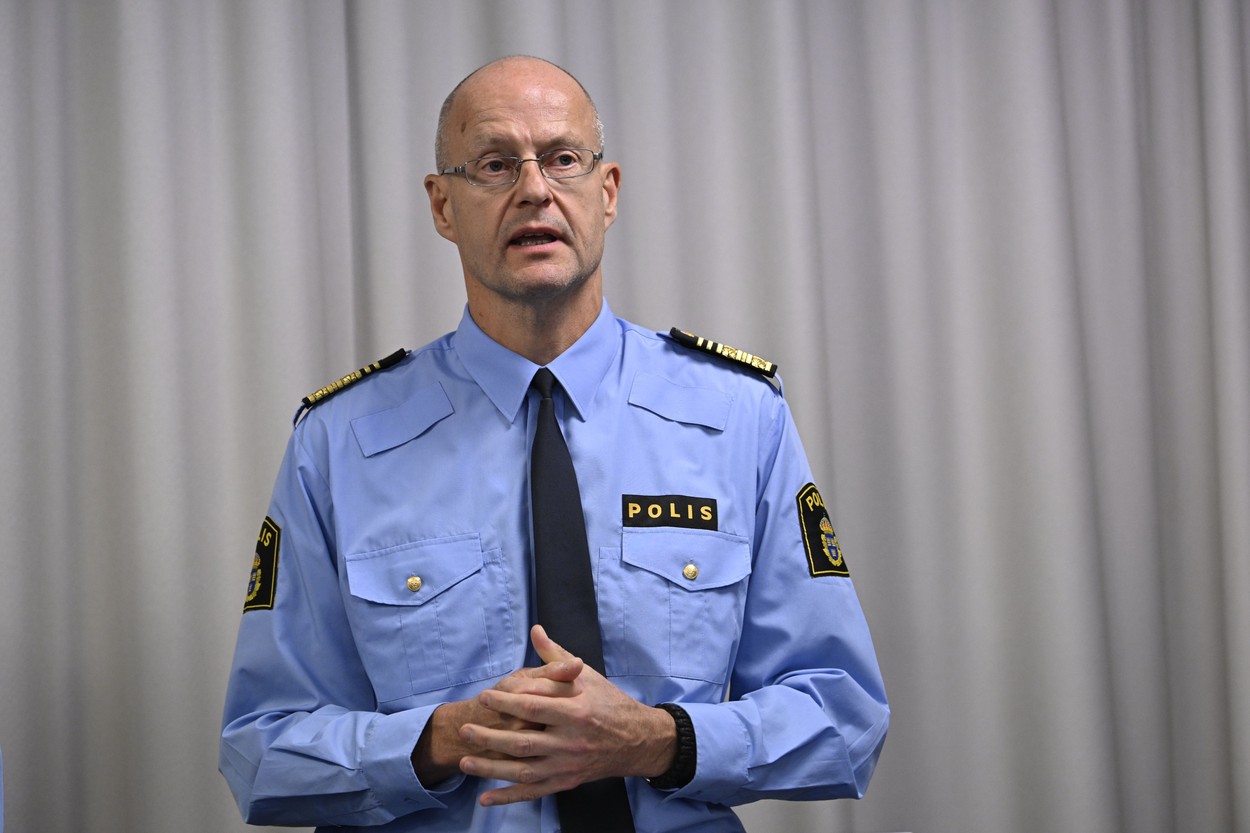 Şeful Poliţiei din Stockholm a fost găsit MORT în casă. Era anchetat după ce a fost acuzat că a avut o relaţie privată cu o colegă, pe care o făcuse și șefă