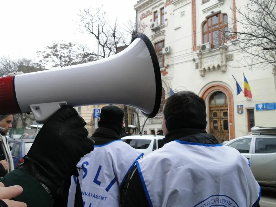 ANGAJAȚII din Educație ies în stradă! Ce anunț a făcut Federația Sindicatelor Libere din Învățământ