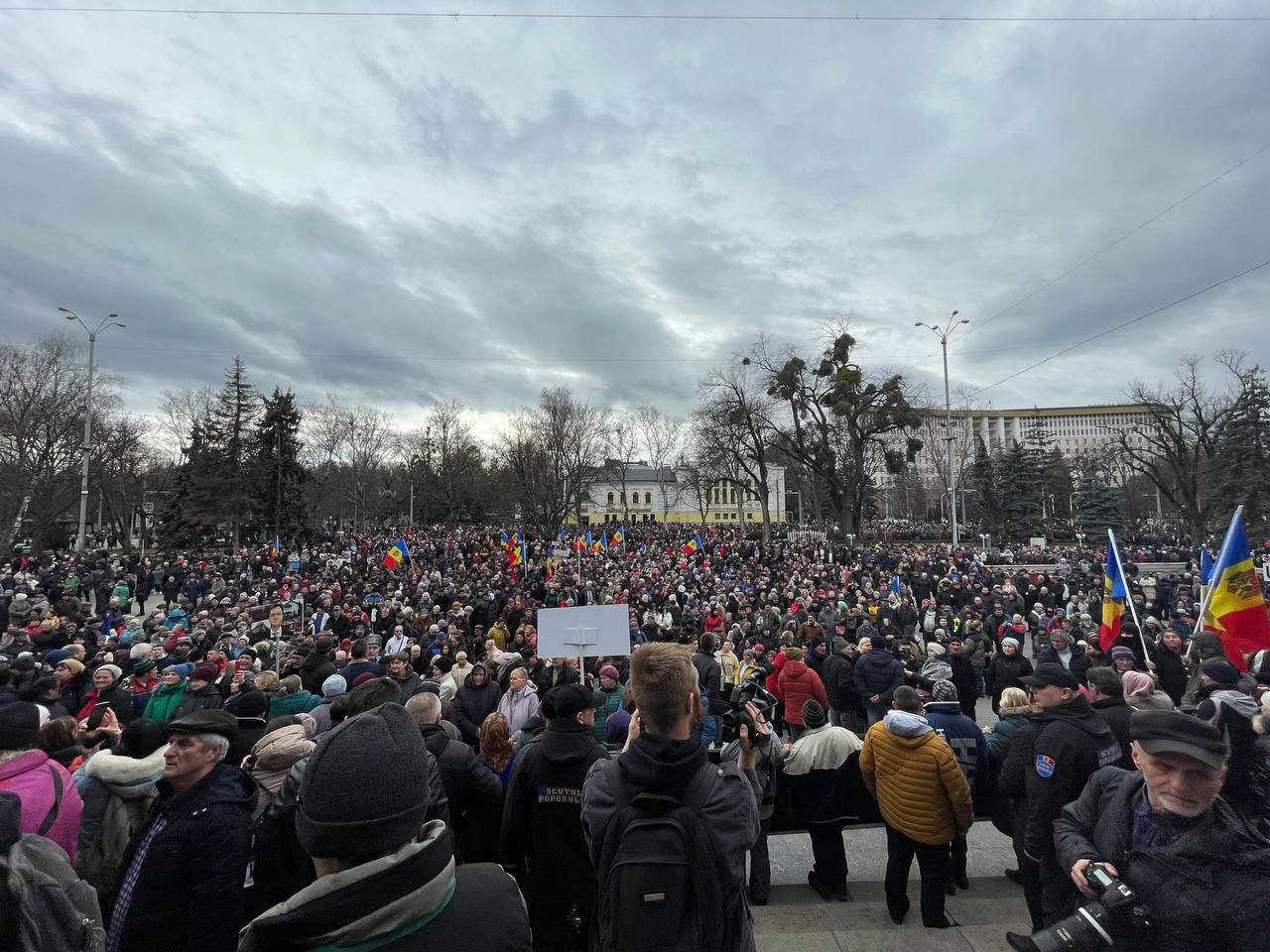 FOTO-VIDEO | Protest organizat de forțele pro-ruse la Chișinău: Participanţii vor DEMISIA guvernului şi achitarea facturilor pentru lunile de iarnă