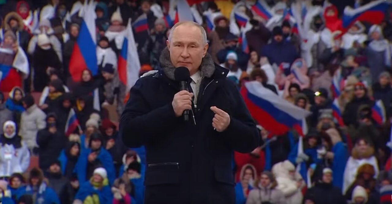 Mega-spectacolul regizat de Kremlin. Putin i-ar fi MITUIT pe ruși cu un cârnat gratuit și 500 de ruble | VIDEO