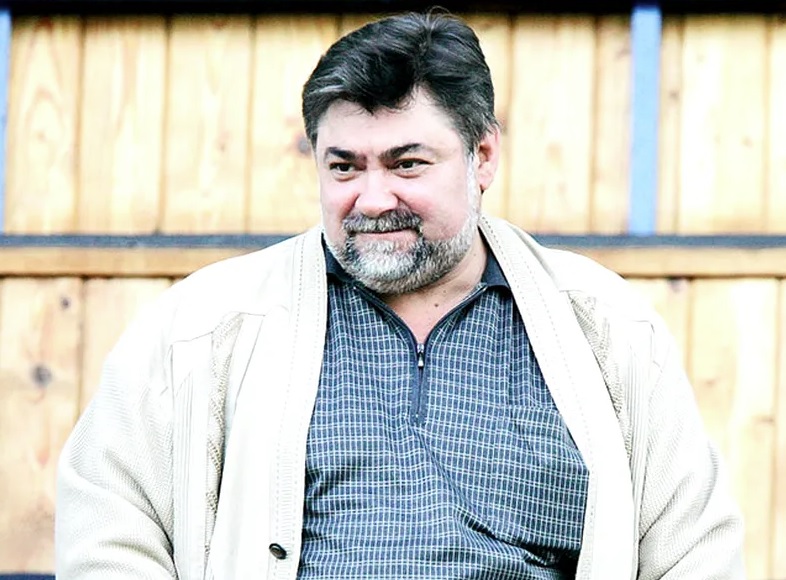 S-a împlinit un deceniu de la dispariția primarului băcăuan Dumitru Sechelariu! Cum a dezvoltat fotbalul și cum a invitat „la un mic și o bere” întreaga urbe: „Orgoliul l-a costat mult”