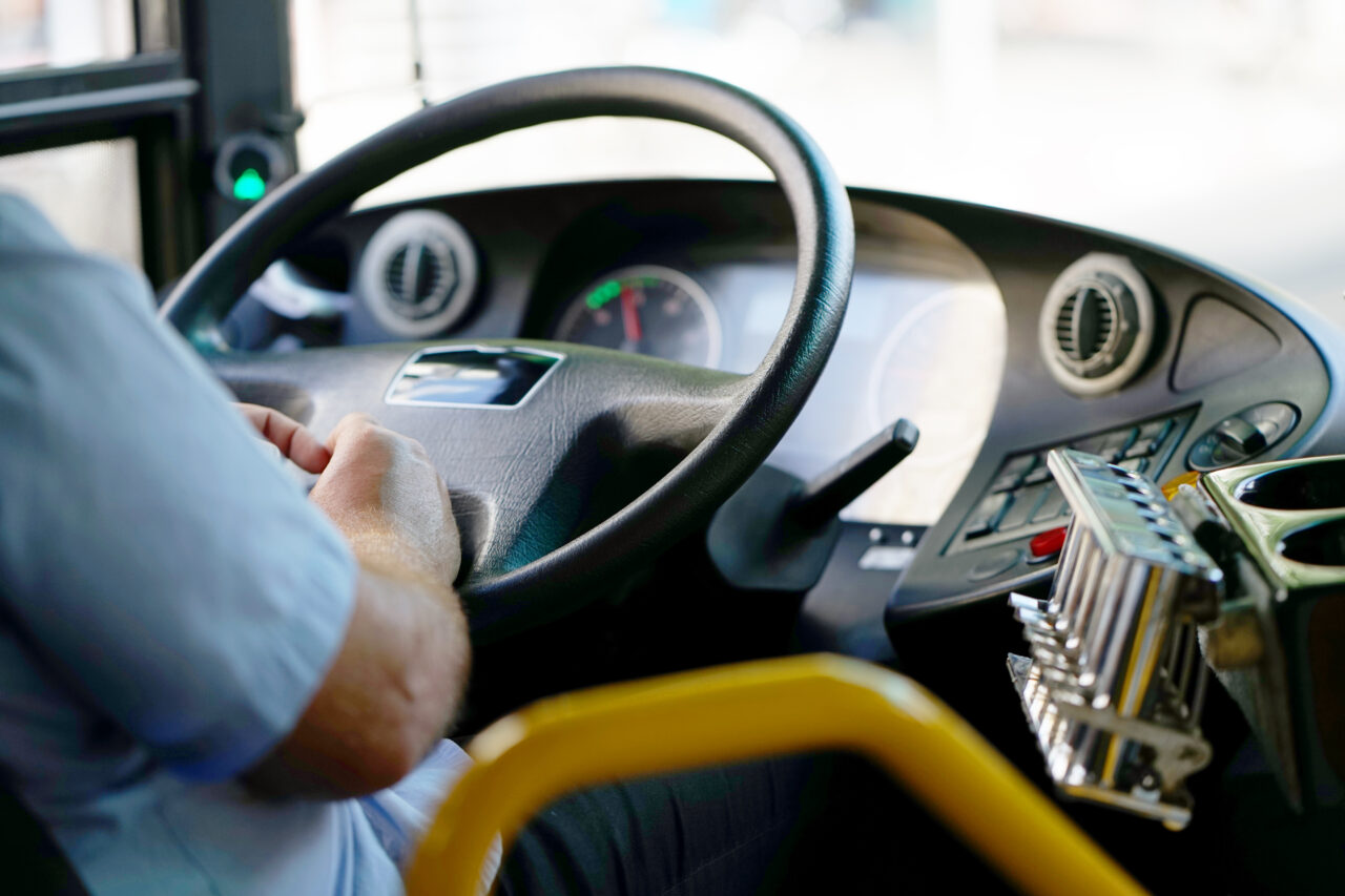 Șofer de autobuz din Brăila, acuzat pe nedrept că ar fi fost DROGAT la volan. După trei luni, a fost găsit nevinovat