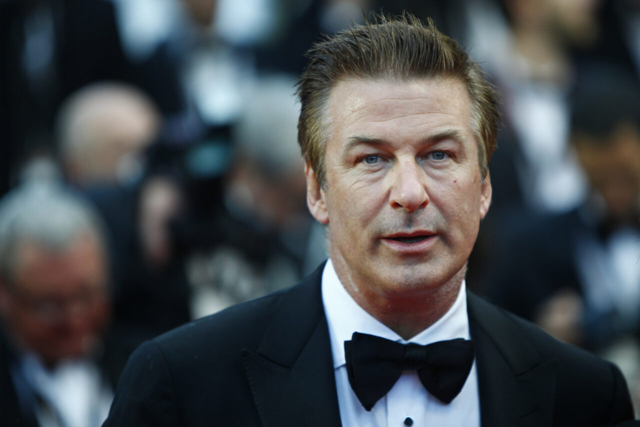 Alec BALDWIN scapă de circumstanțele agravante în cazul morții Halynei Hutchins
