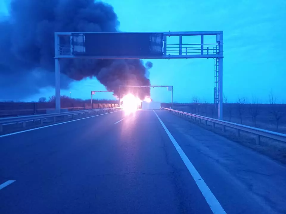 Șofer român de TIR, salvat în ultima clipă din camionul care a EXPLODAT pe o autostradă din Ungaria: „M-am născut a doua oară”