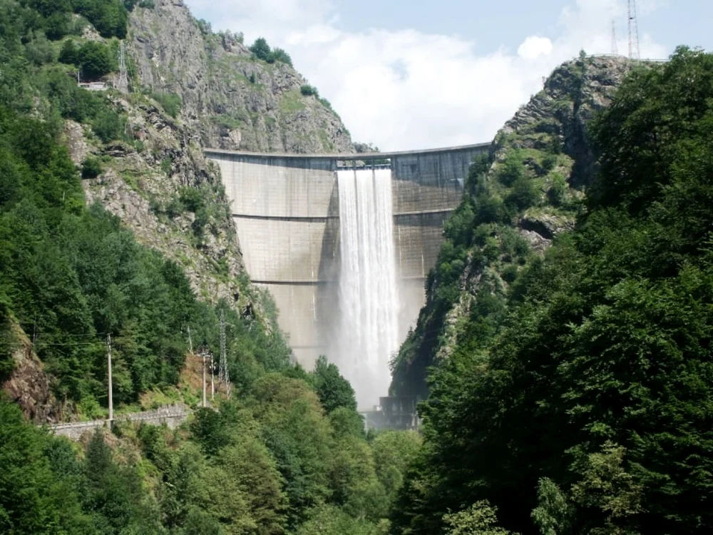 Barajul VIDRARU, construit în zona unei falii. Avertismentul unui cercetător